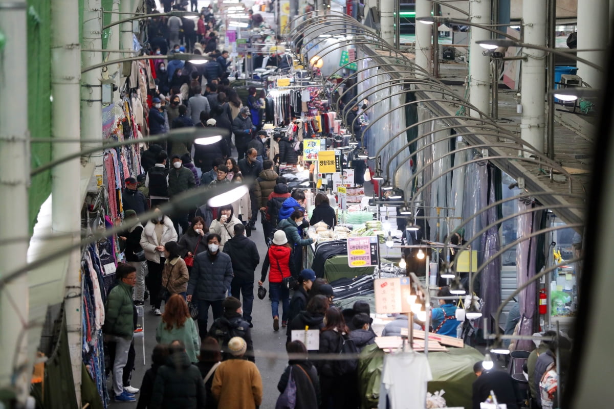 우리집은 보통가구일까? 월 544만원 벌어야 '보통가구'