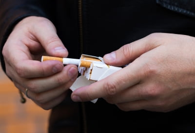 “평생 담배 안 피는 세대 만들 것” 영국 '금연법' 1차 통과