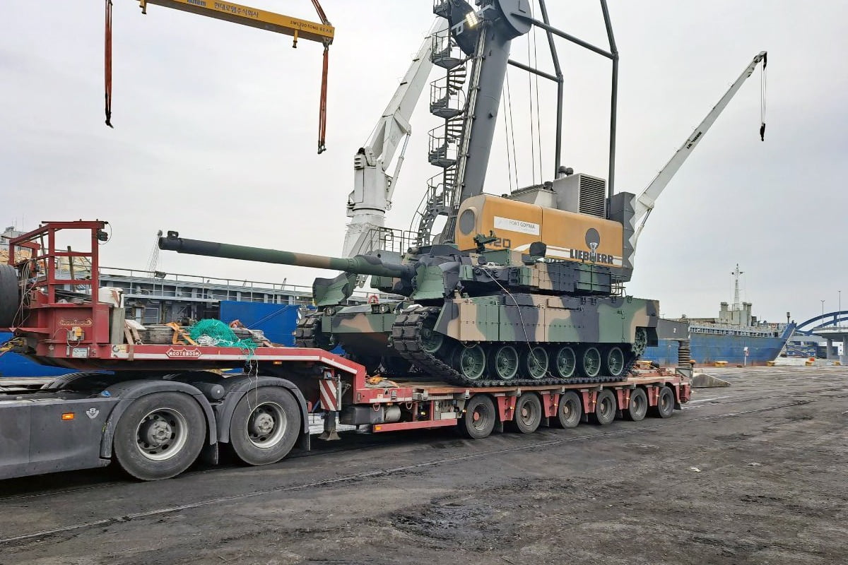 폴란드 그드니아 항구에 도착한 K2 전차 모습. 사진=현대로템 