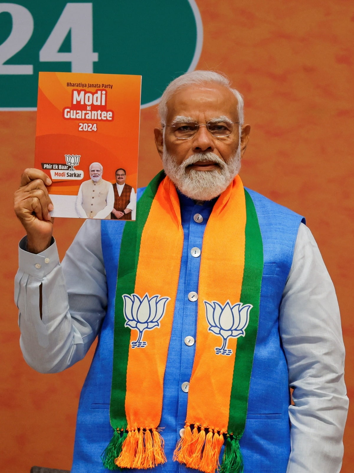 나렌드라 모디 인도 총리가 지난 4월 14일 뉴델리의 당 본부에서 인도 총선을 앞두고 인도인민당(BJP)의 선언문을 발표했다.