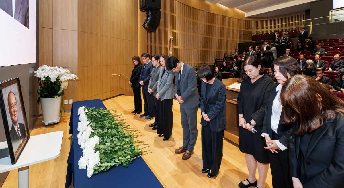 한독 창업주 故 제석 김신권 회장 10주기 추모식 열어