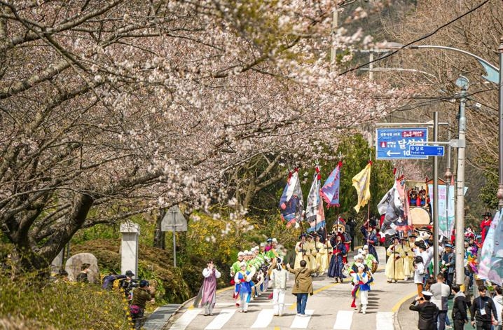 목포 유달산 봄 축제 성료…"만호수군 퍼레이드 돋보여"