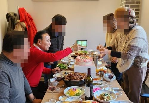 충북선관위, '박덕흠 당선 파티' 참석 공무원 등 3명 고발