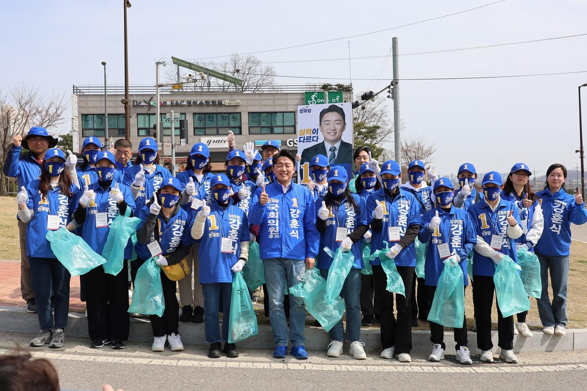 [총선 D-9] 천안 아산 여야 후보들, 공동공약·환경정화 등 이색 선거운동