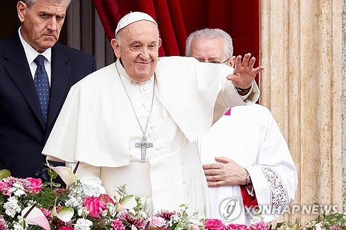 교황 "베네딕토 16세, 성소수자 권리 내생각 지지"