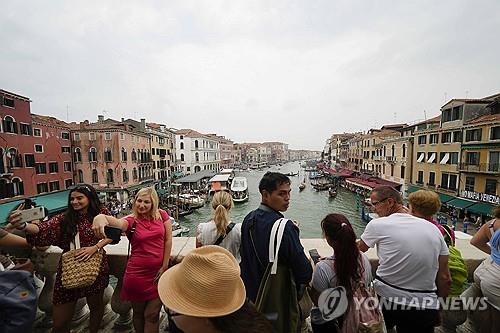 베네치아, 당일치기 관광객에 요금…"안내면 벌금 최대 44만원"