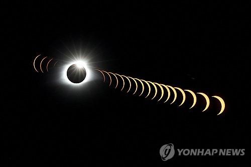북미 '검은 태양' 온다…개기일식 보러 수백명 대이동