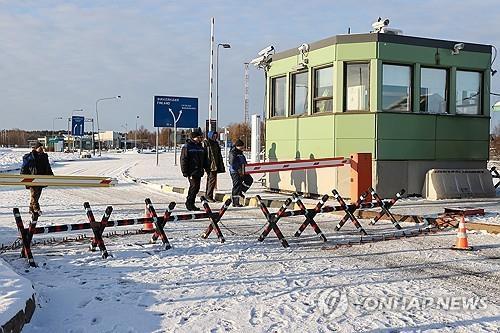 핀란드, '난민 밀어내기' 러 국경 폐쇄 무기한 연장