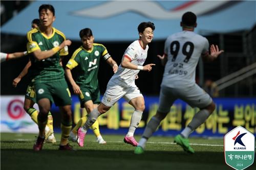 '정재희 또 결승골' 포항, 대전에 2-1 역전승…K리그1 선두로(종합)