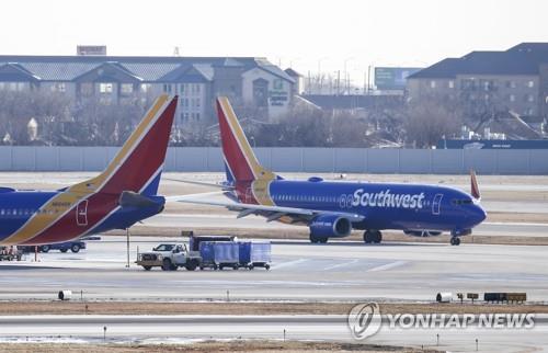 보잉 여객기, 이번엔 이륙중 엔진 덮개 떨어져…FAA 조사