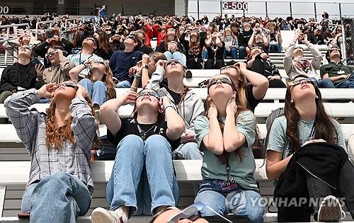 [월드&포토] 7년만의 개기일식 우주쇼에 북미 대륙 '탄성'
