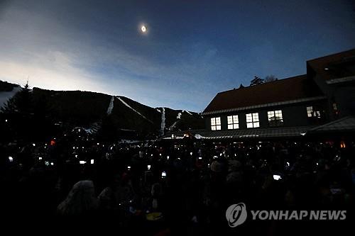 [월드&포토] 7년만의 개기일식 우주쇼에 북미 대륙 '탄성'