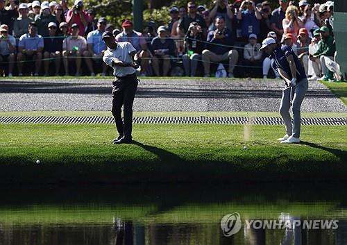 우즈, 마스터스 공식 연습 라운드…동반 선수 "건강해보였다"