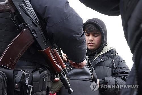 테러 유탄 맞은 러 이민자·소수민족…"무더기 체포돼 추방"