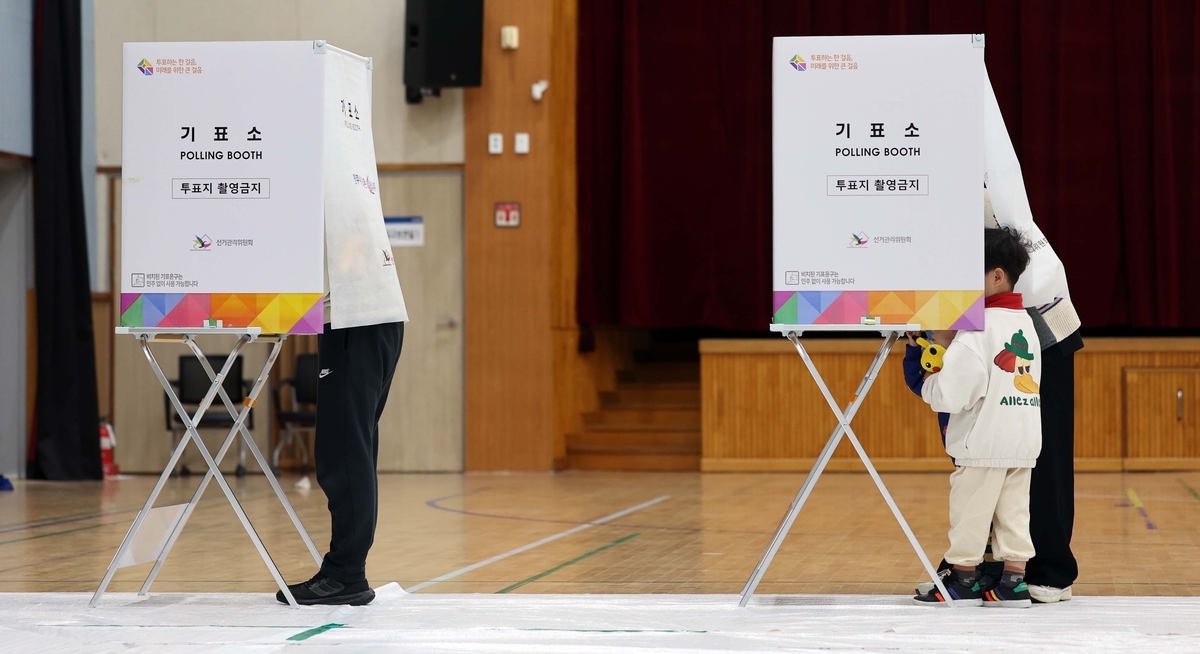 [4·10 총선] 서당 훈장님·섬마을 주민도 투표소 찾아 소중한 한표