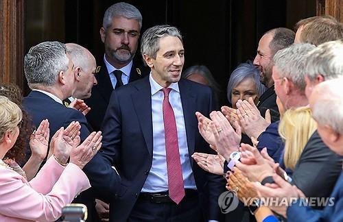 아일랜드 신임 총리에 해리스…37세 자국 최연소 기록