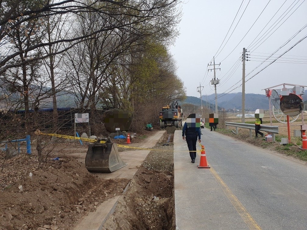 횡성 상수도 공사 현장서 굴착기에 깔린 50대 작업자 중상