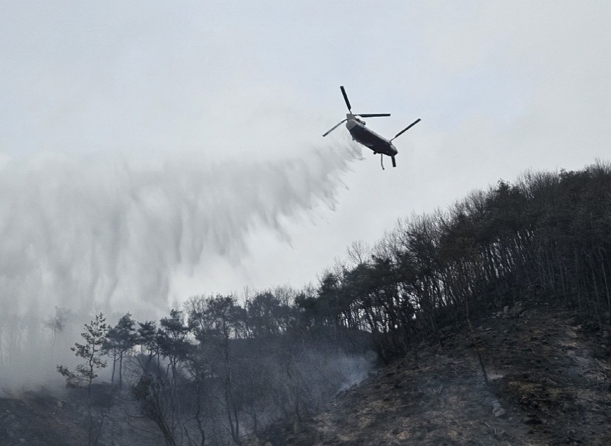 파주 금고 공장 화재 4시간 만에 진화…산불로 번지기도(종합)