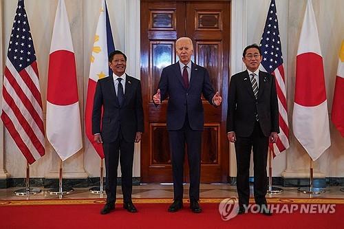 美日필리핀 정상회의 공동성명…"中의 남중국해 공세 심각 우려"