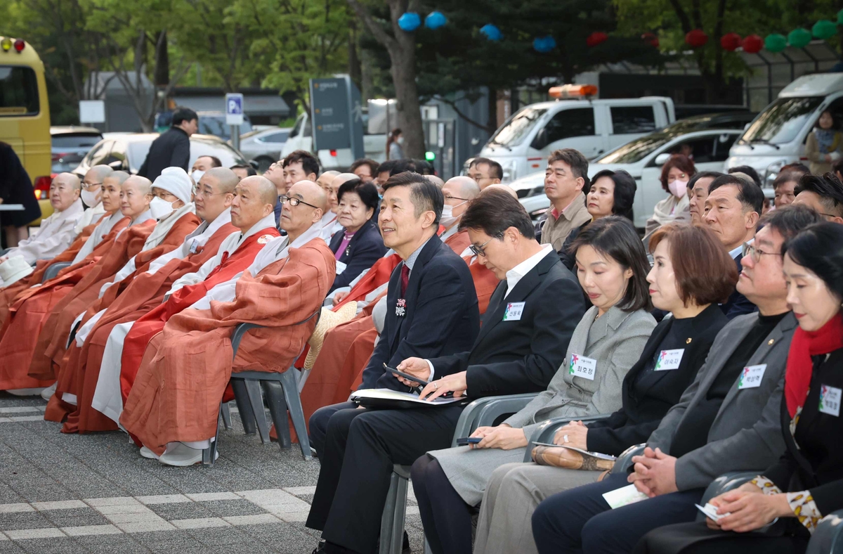 서초구, 부처님 오신 날 맞아 '봉축탑' 점등