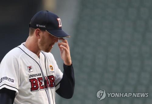 두산 선발 브랜든, 삼성전 앞두고 허리 통증…김호준으로 교체