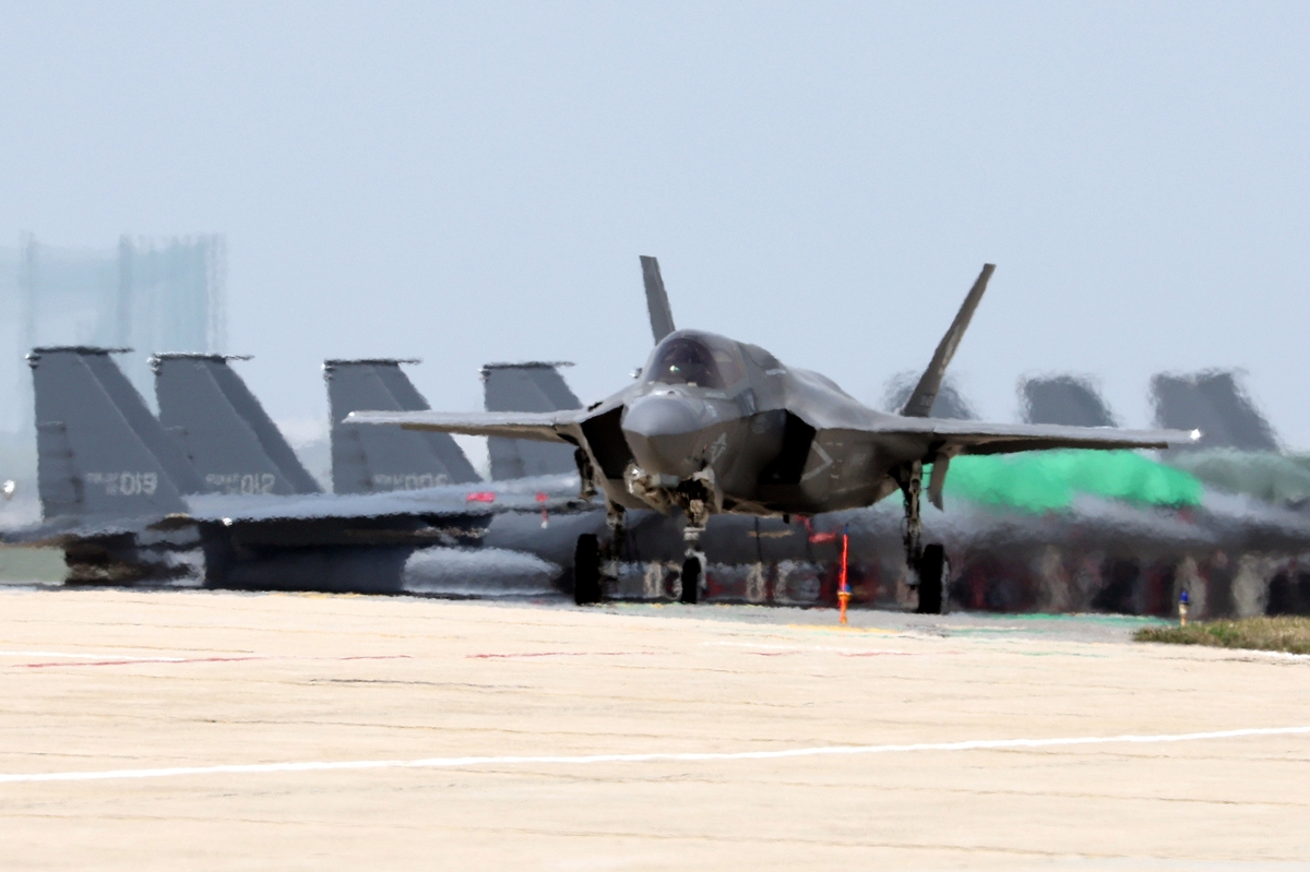 [르포] '하늘의 암살자' 군산 하늘에 떴다…조용히 날아오른 MQ-9 리퍼