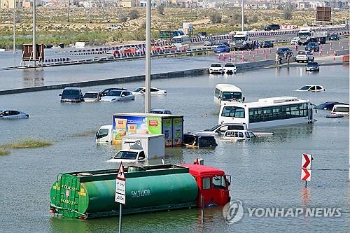 에미레이트항공 '폭우 피해' 두바이발 운항 모두 정상화