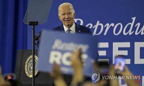 바이든, 트럼프 거주 플로리다서 낙태권 앞세워 트럼프 심판론