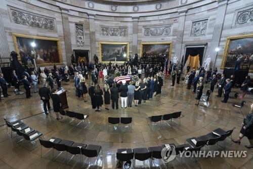 "비범한 용기"…'한국전 영웅' 故퍼켓 대령, 美의회서 조문 행사
