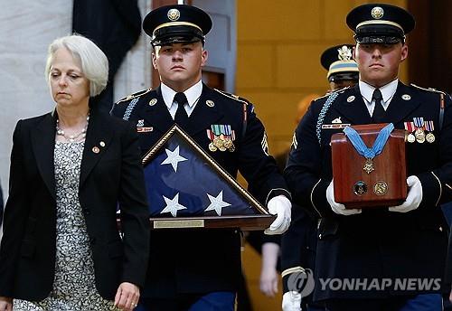 한국계 美軍 찬송속 '한국전 영웅' 故퍼켓 대령 美의회서 추도식(종합)