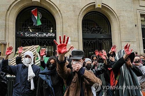 佛명문대 친팔 시위에 등장한 붉은 손…반유대주의 논란