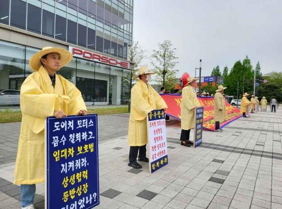 "임대료 폭탄인상" vs "현실화"…도이치오토월드 '진실싸움'