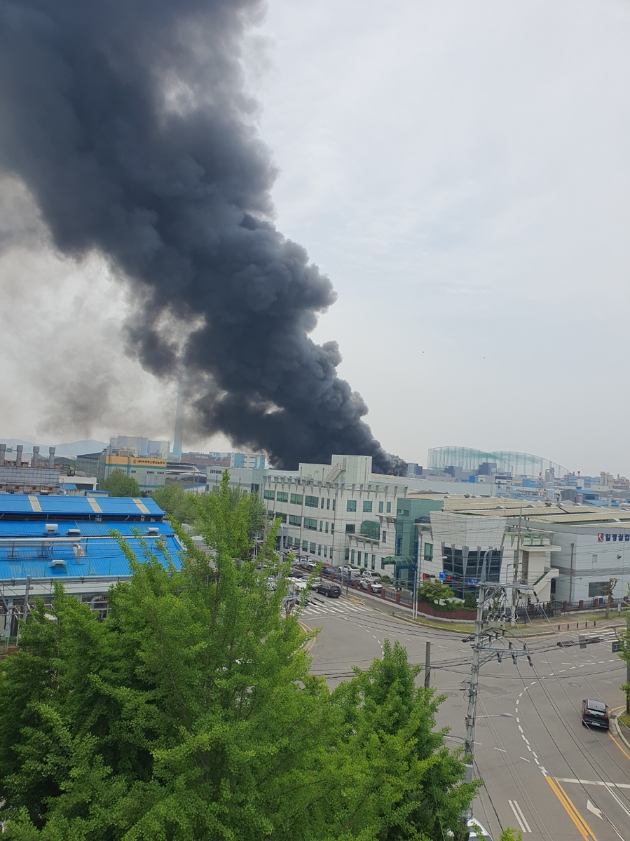 안산 반월공단 스티로폼 제조 공장서 불…대응 1단계 발령