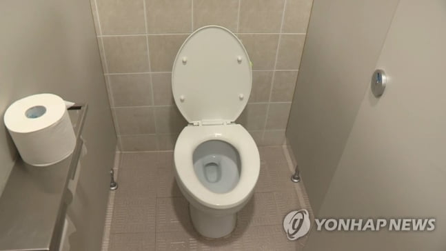 학교 女화장실 불법 촬영한 '촉법소년'…처벌은