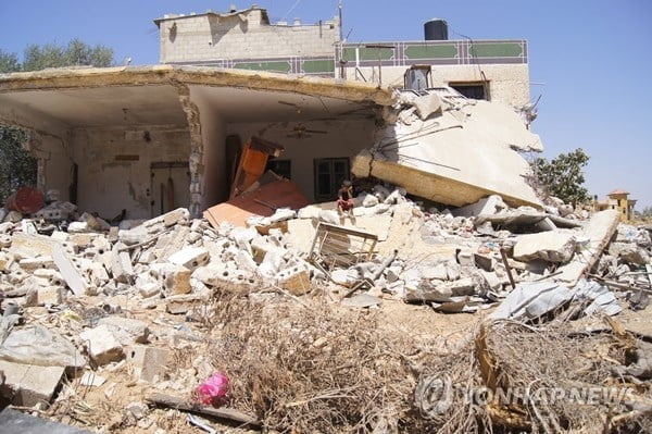 "이스라엘, 가자 난민캠프 공격…언론인 다수 부상"