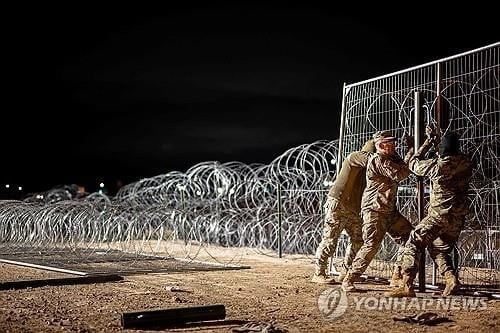 급증하는 이민자들…美 망명 신청 연 92만명