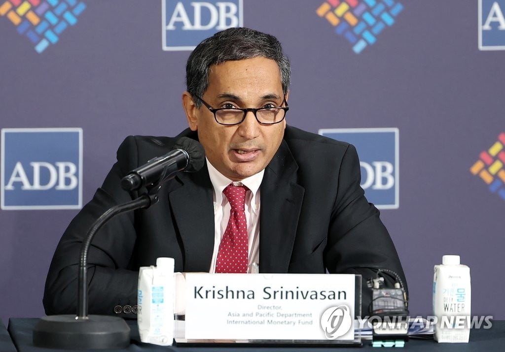 IMF "한국, 반도체 등 수출 전망 긍정적"