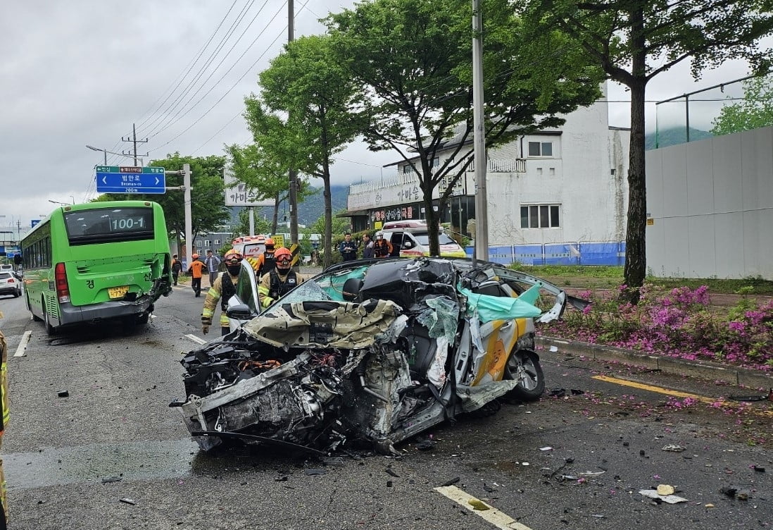 '버스 추돌' 사망 택시기사, 1차 사고 있었다