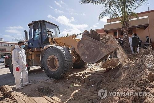 가자 병원 암매장 시신 수백구…신원 확인도 어려워