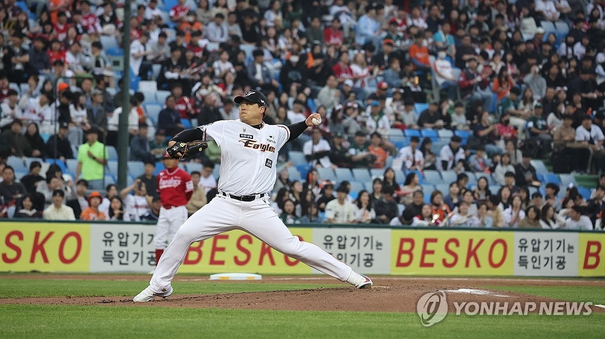 류현진, KBO 100승 달성…역대 33번째