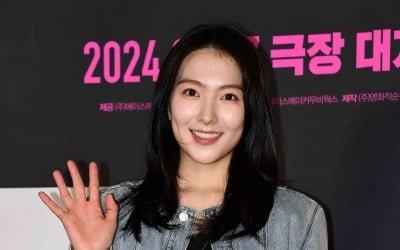 "비난 판 깔아주기냐"…카라 강지영 '공무원 저격'에 갑론을박 [TEN이슈]