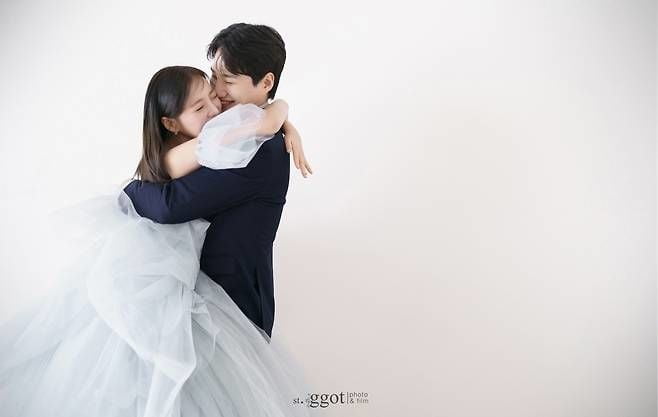 김기리♥문지인, 내달 17일 결혼식 올린다…"함께 살아갈 용기를 준 사람" [TEN이슈]