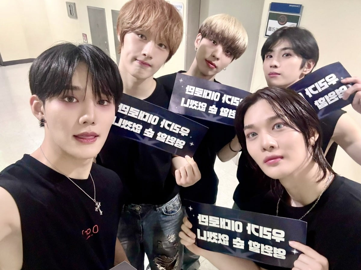CIX's '6th year since debut' concert attracted overseas fans... “I’m also going on a US tour.”