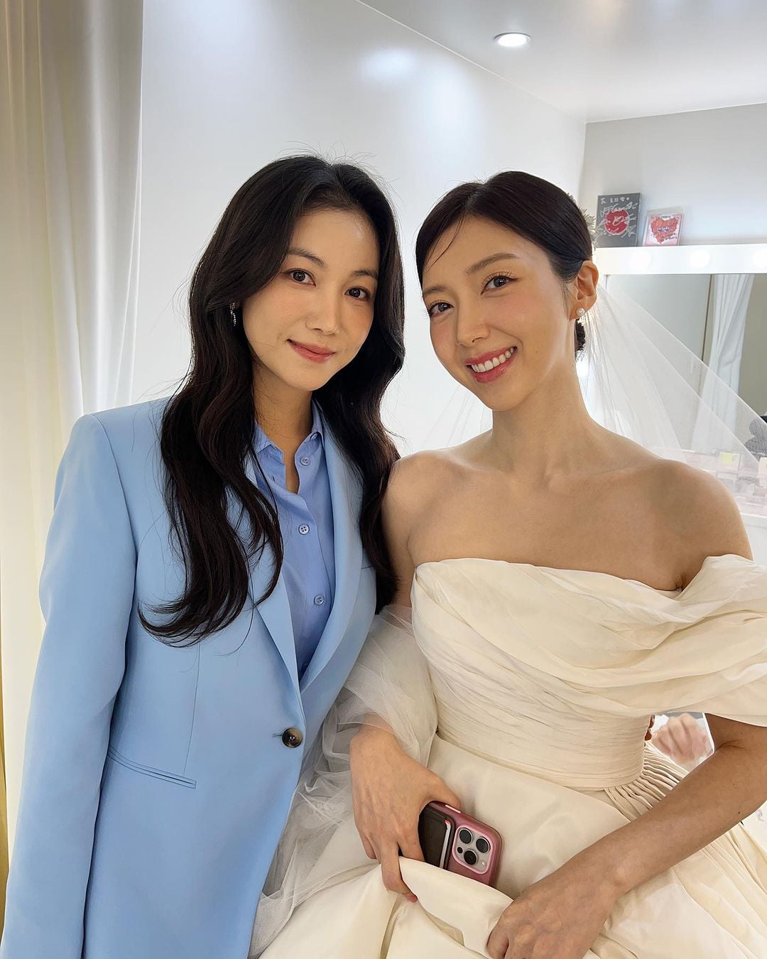 Kim Ok-bin and Chae Seo-jin, honey flows from their gazes towards each other... Wedding behind-the-scenes cuts revealed