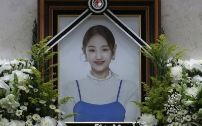 [종합] 故박보람, 오늘(17일) 발인 엄수…허각·로이킴 눈물 속 부모님 곁 영면