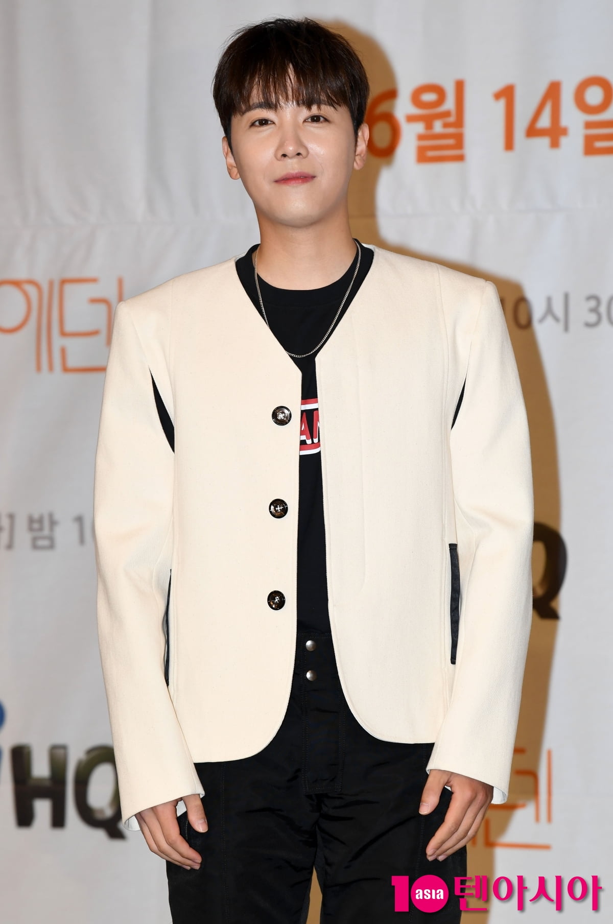Lee Hong-ki confesses to a rare disease, "There is no cure for hidradenitis suppurativa... I even canceled the concert."