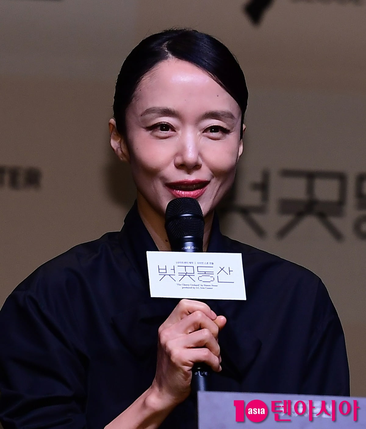 Jeon Do-yeon "I longed for the theater stage, but I was afraid and lacked confidence."