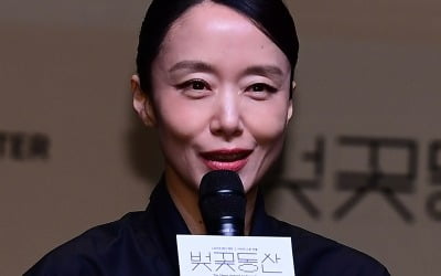 Jeon Do-yeon "I longed for the theater stage, but I was afraid and lacked confidence."