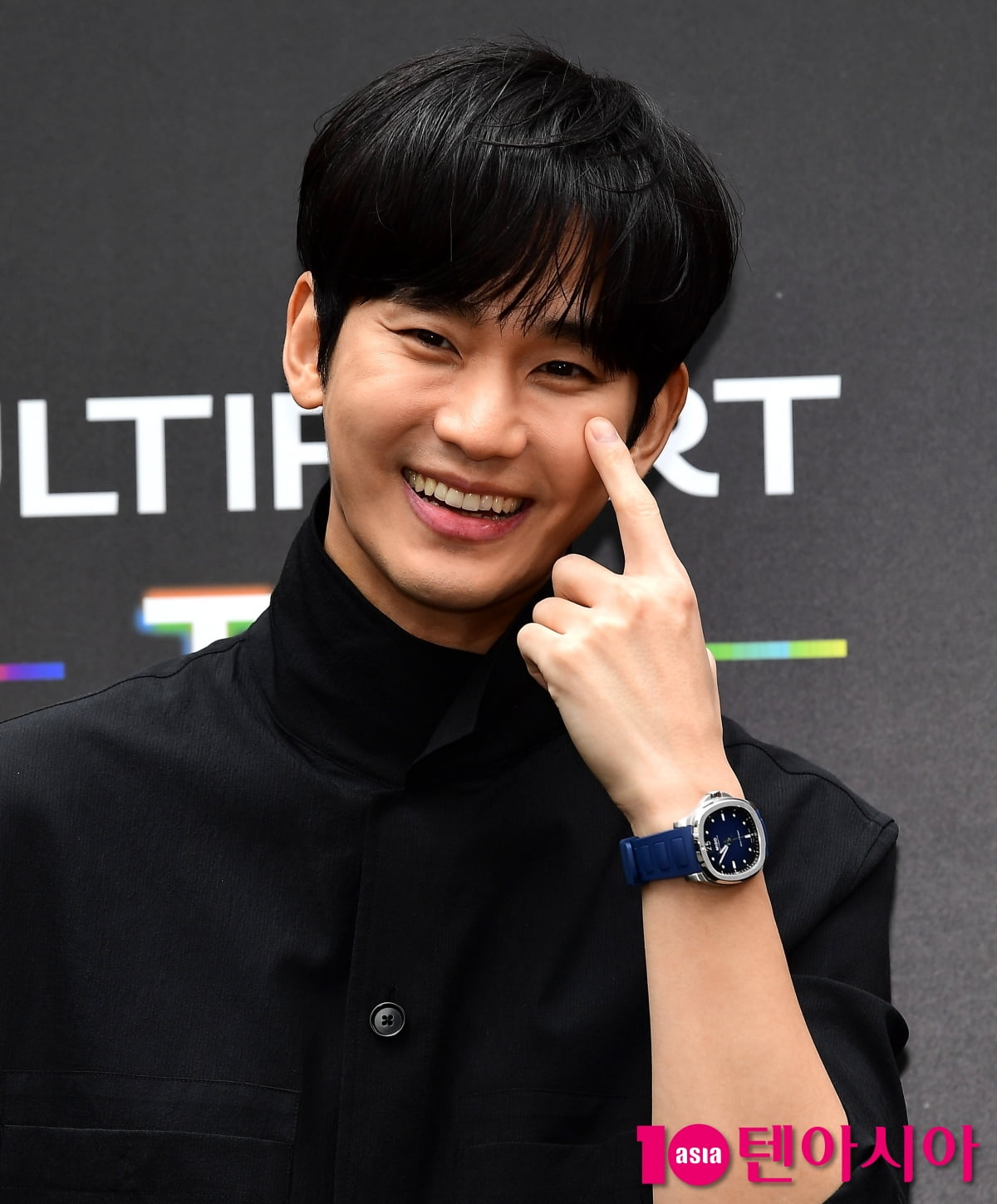 [TEN포토]김수현 '웃고 있는 눈물의 왕자'