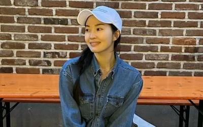 '전진♥' 류이서, 유부녀 중 '청청 패션' 소화력 1등일 듯…땋은 머리 '소녀미'